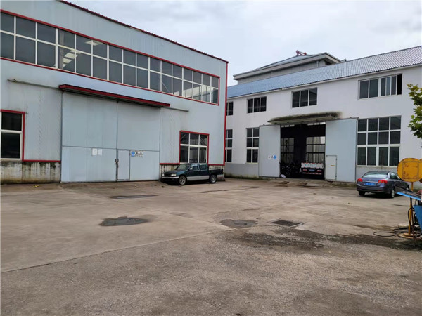 廠(chang)房一(yi)角